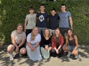 Eine Gruppe junger Menschen aus dem Evangelischen Gemeinschaftswerk in Hasle-Rüegsau in der Schweiz die das Kindercamp der Heilsarmee Österreich im Sommer 2026 betreuen wird.